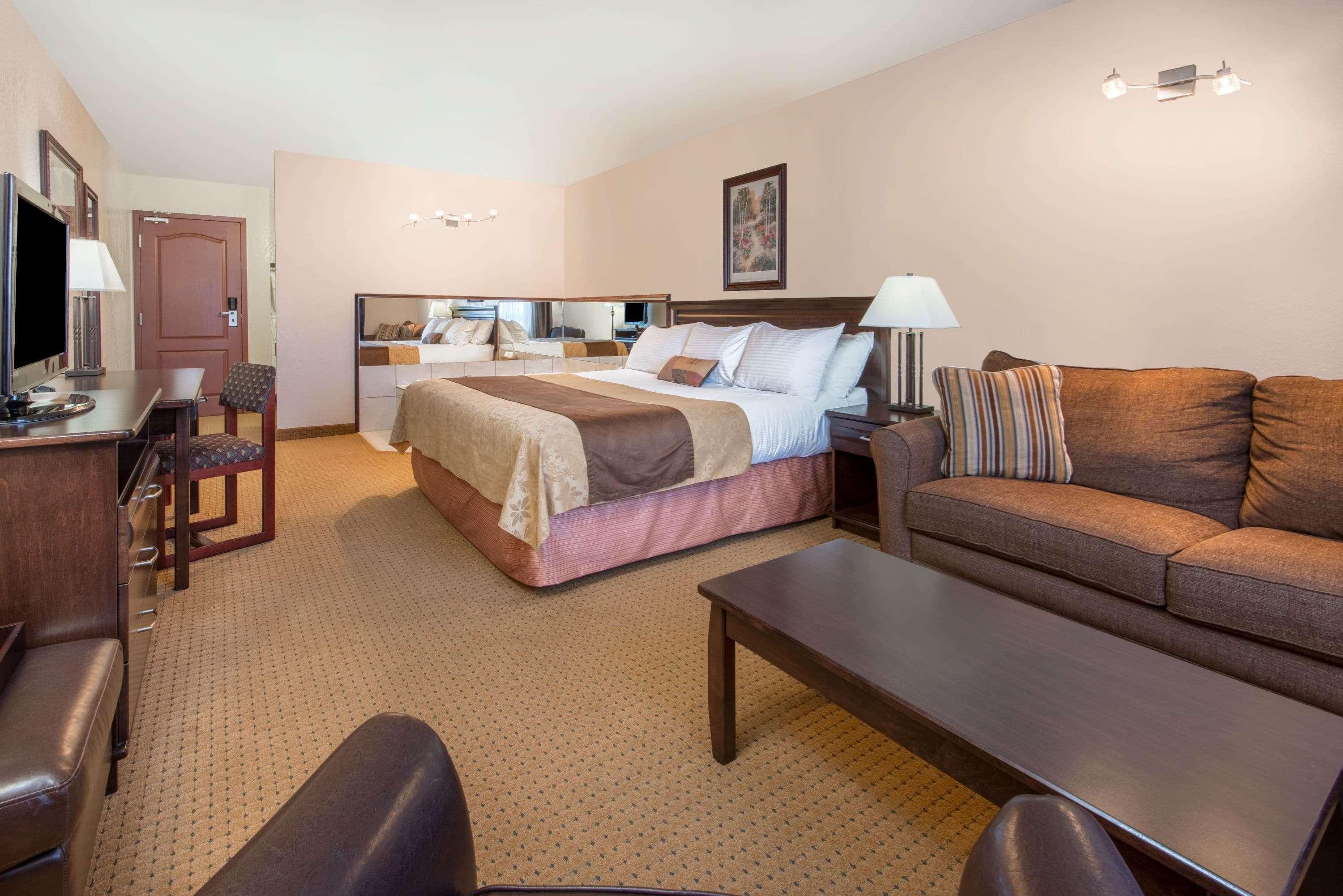 Gold Circle 3* Lloydminster
