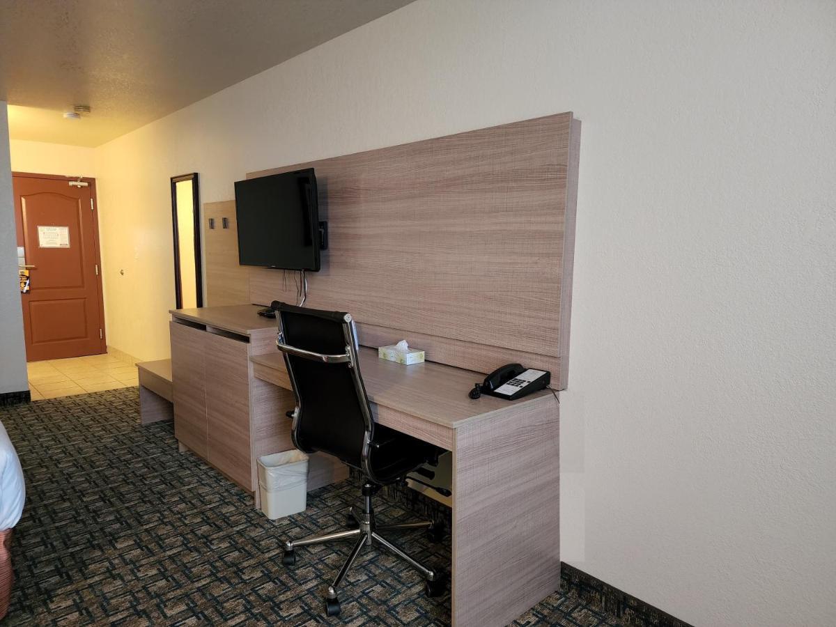 Gold Circle Hotel Lloydminster